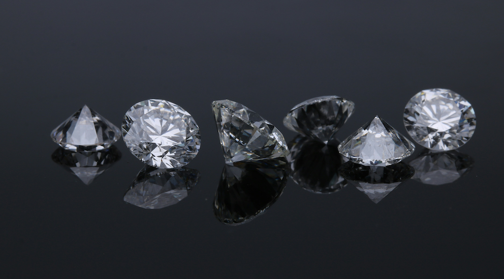 АЛРОСА под давлением: как алмазный рынок отреагирует на снижение цен De Beers